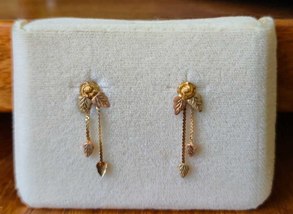Black Hills Gold Post Earrings 10K Landstrom’s Roses, Colored Leaves in Orig Box