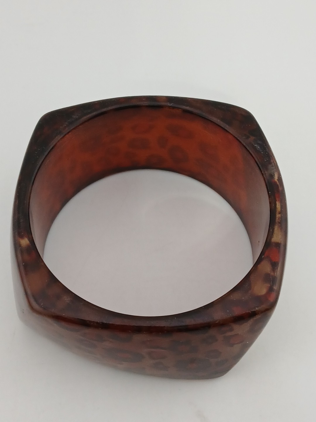LUCITE GLITTERED leopard print faceted wide size 8.25 in vintage bangle bracelet