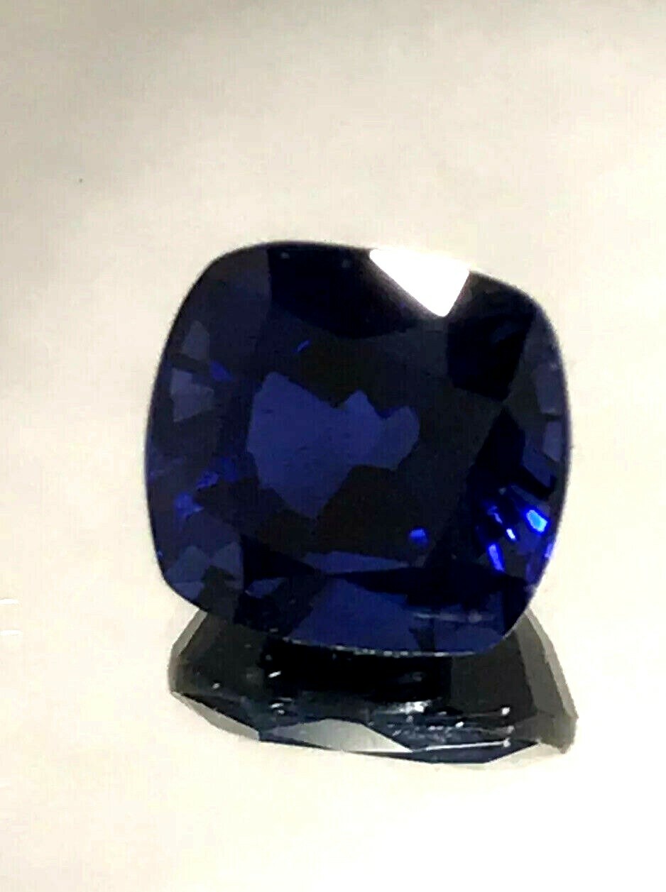 2.75 ct Natural Blue Sapphire ,excellent Cushion Cut , VVS Clarity,9 mohs