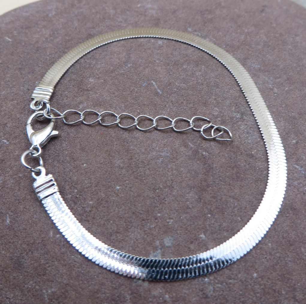 New 8mm Wide Silver-tone Herringbone Chain Bracelet 7″ – 9″ Adjustable #933