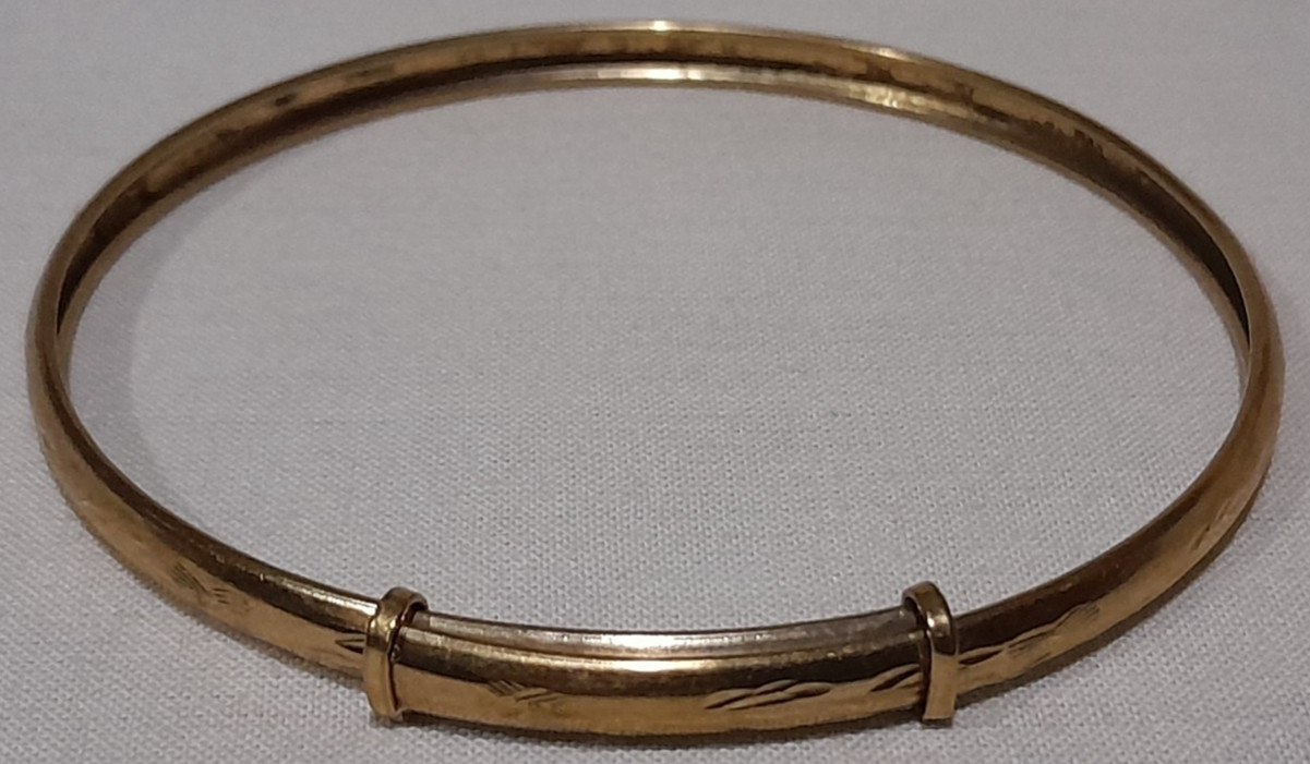 LARGE 9ct Gold ‘ADULT’S EXPANDABLE DIAMOND-CUT’ 8 inch Round BANGLE. 4.40 grams