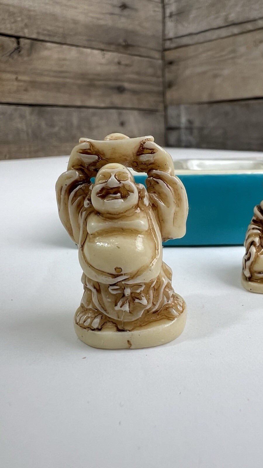 6 Piece Resin White/Brown Carved Buddha Face Head Pendant Amulet Necklace 🤎