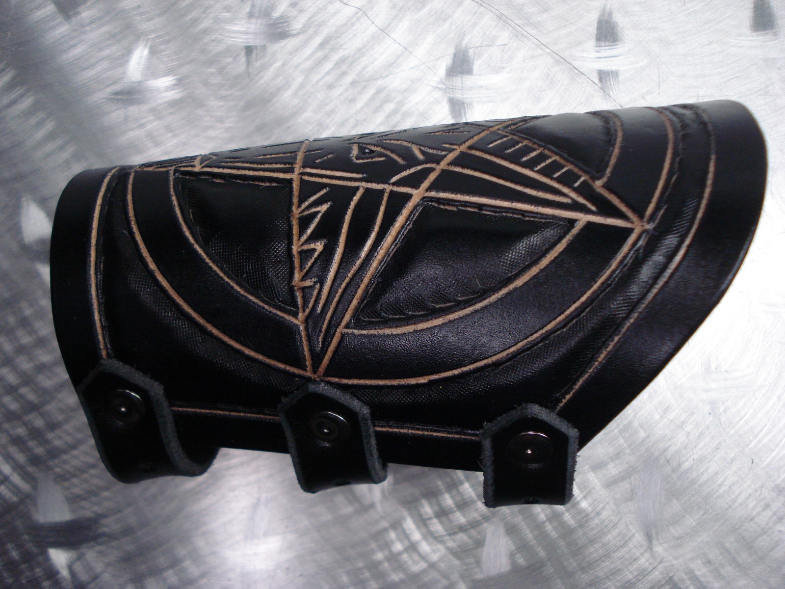 SETHERIAL.. LEATHER CARVED PENTAGRAM GAUNTLET. BLACK METAL (MDLG0329)