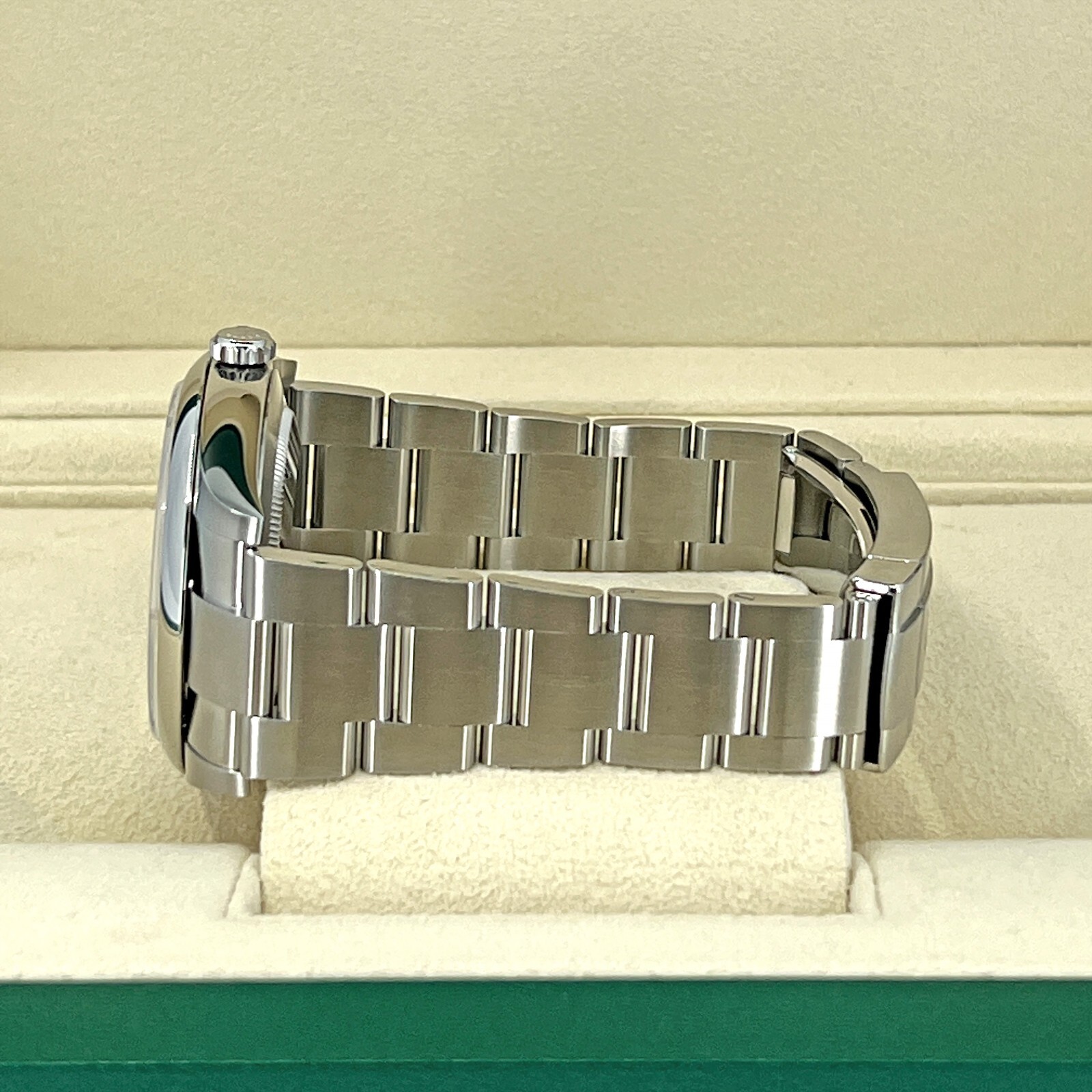 Rolex Oyster Perpetual 41, Green, Ref# 124300-0005, Unworn Complete 2023