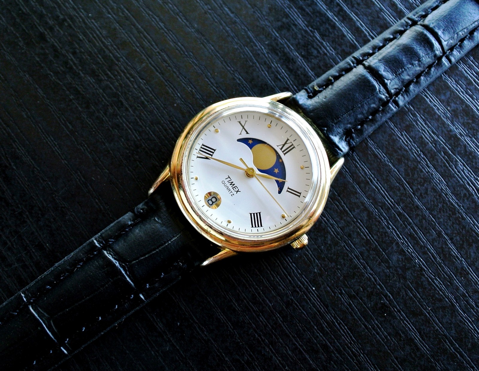 VINTAGE TIMEX DATE ELEGANT MOON PHASE DIAL QUARTZ MEN’S GOLD BLACK LEATHER WATCH