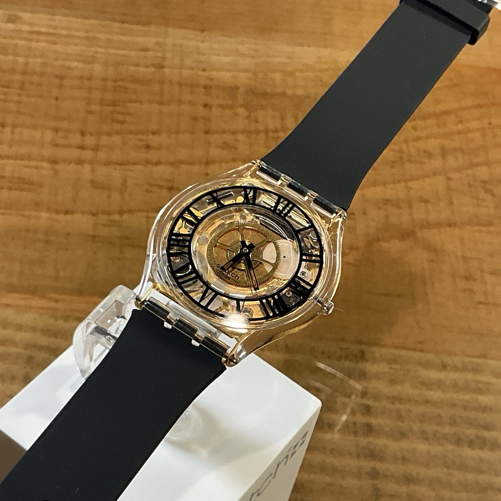 Skin – Ultra Thin – FORET NOIRE – SFK392 – Gold Gears / Roman Numerals – 34mm