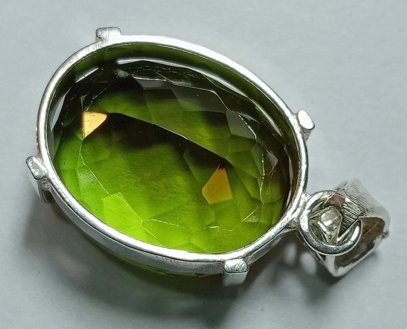 Pendant Alexandrite Oval Cut 60+ Ct Colour Change Natural EGL Certified Gemstone