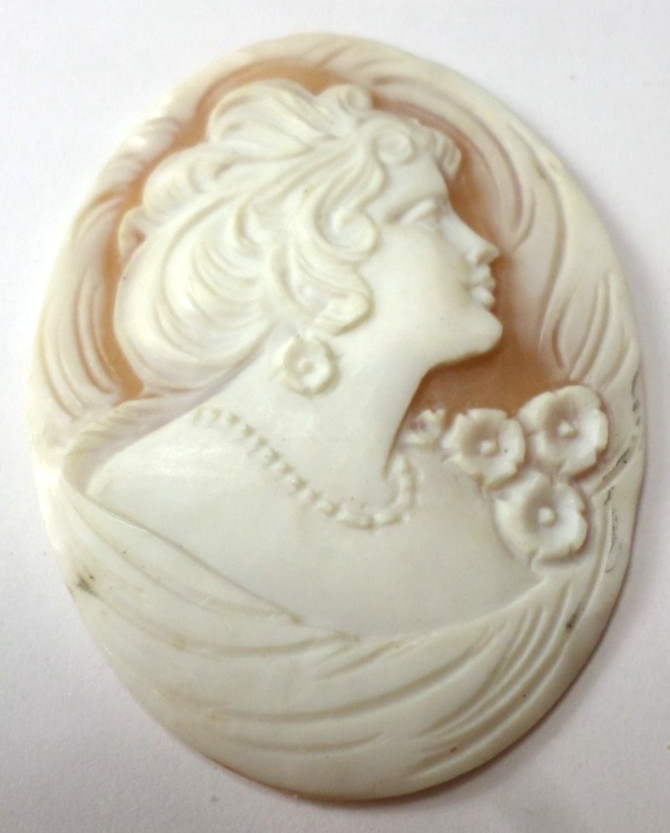 4 Vintage Loose Hand Carved Shell Woman XL Classic Cameos all are 50-52x37mm