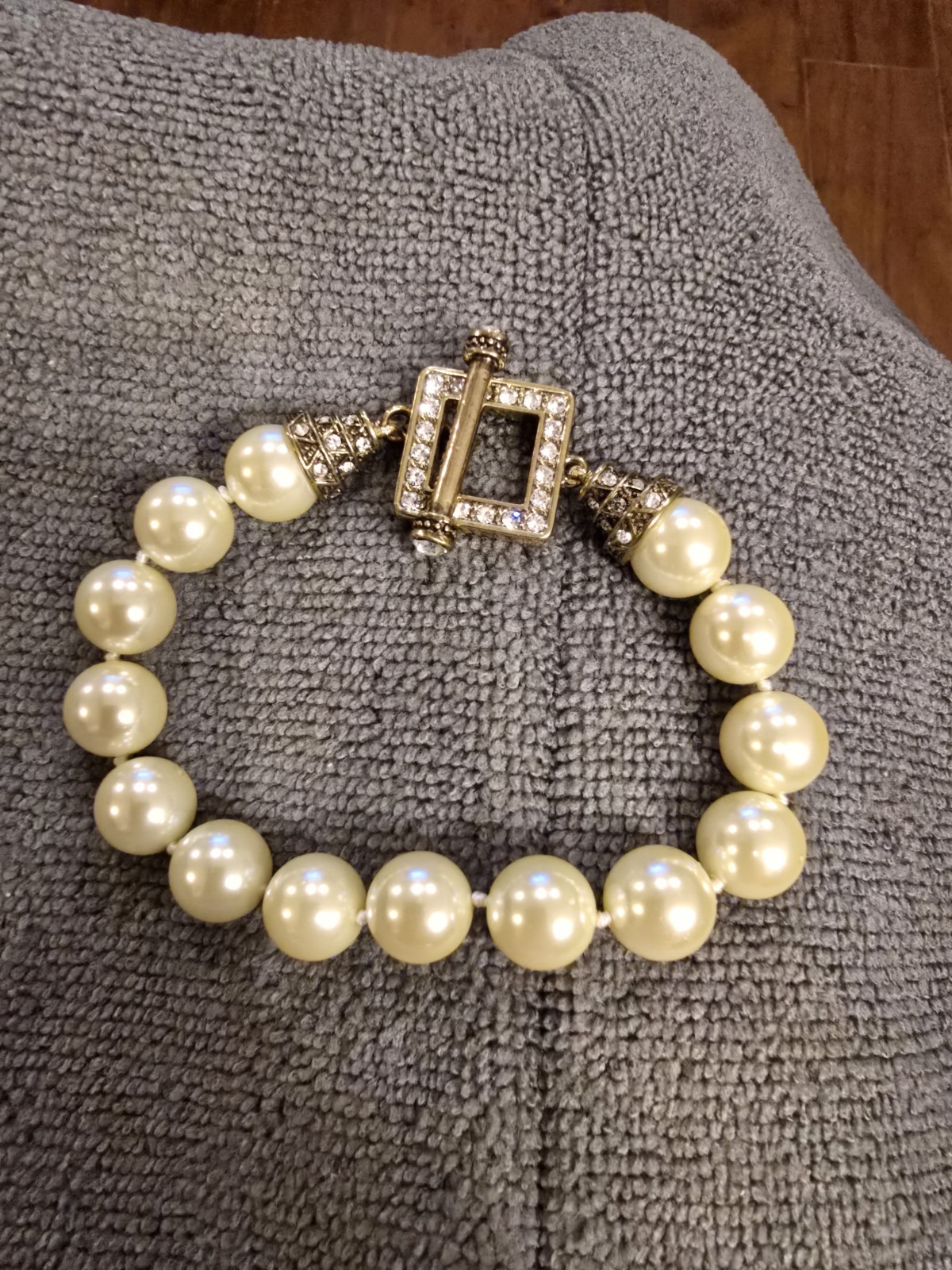Heidi Daus Cream Faux Pearl Bracelet Toggle Clasp Signed