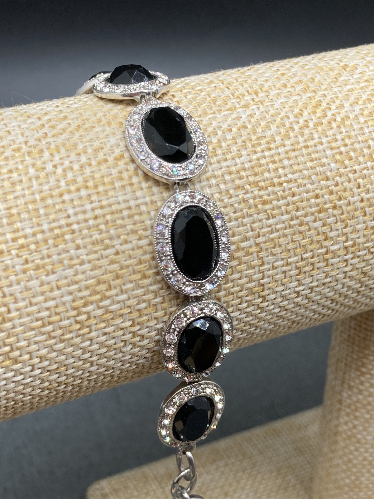 Signed MONET Silver Tone Rhinestones Black Crystal Cabochon 7 1/2″ Bracelet 2886
