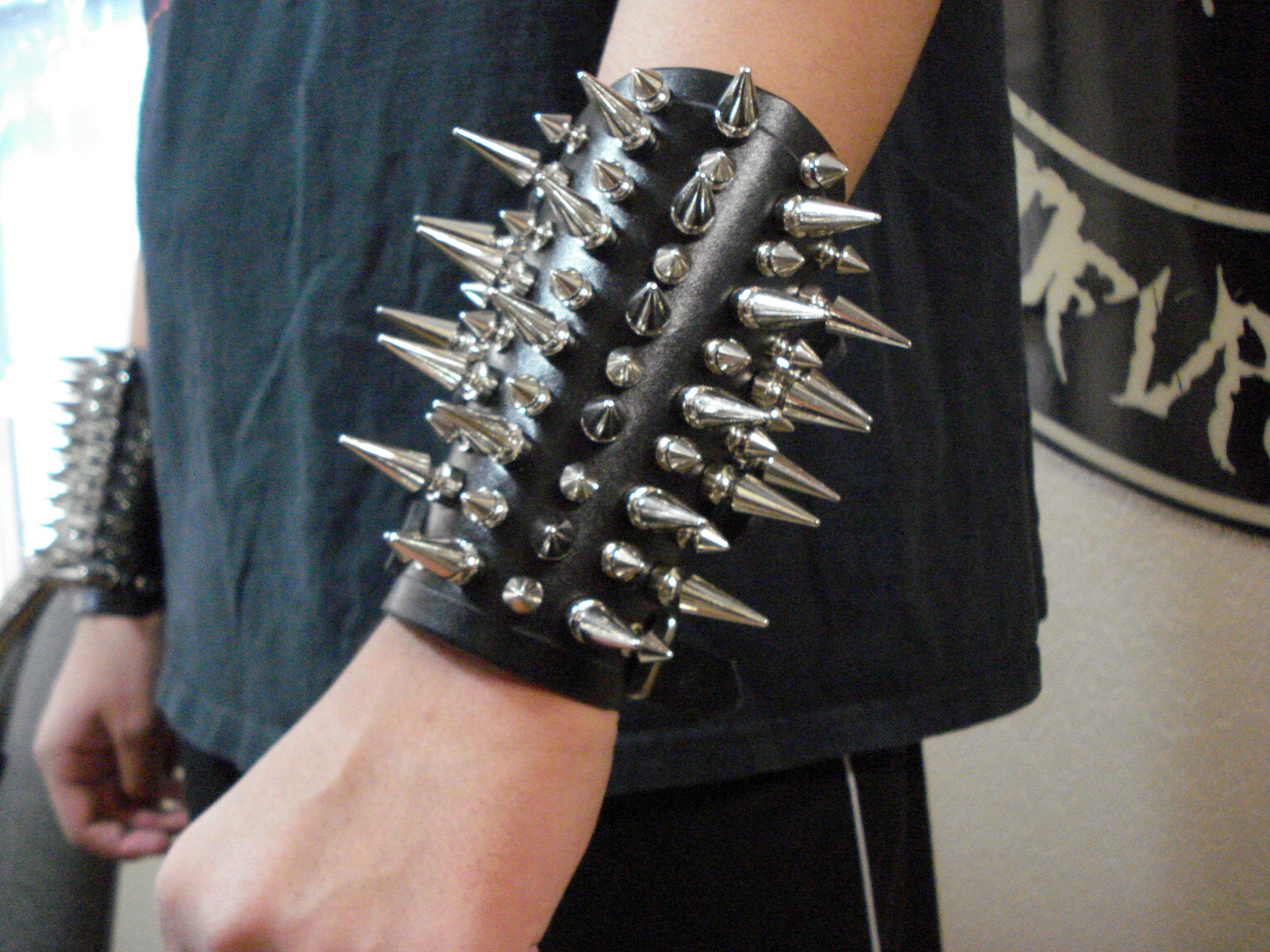 UNISEX BRACELET SMALL SIZE MIXED SPIKES.BLACK METAL. (MDLUB0267)……CONQUEROR