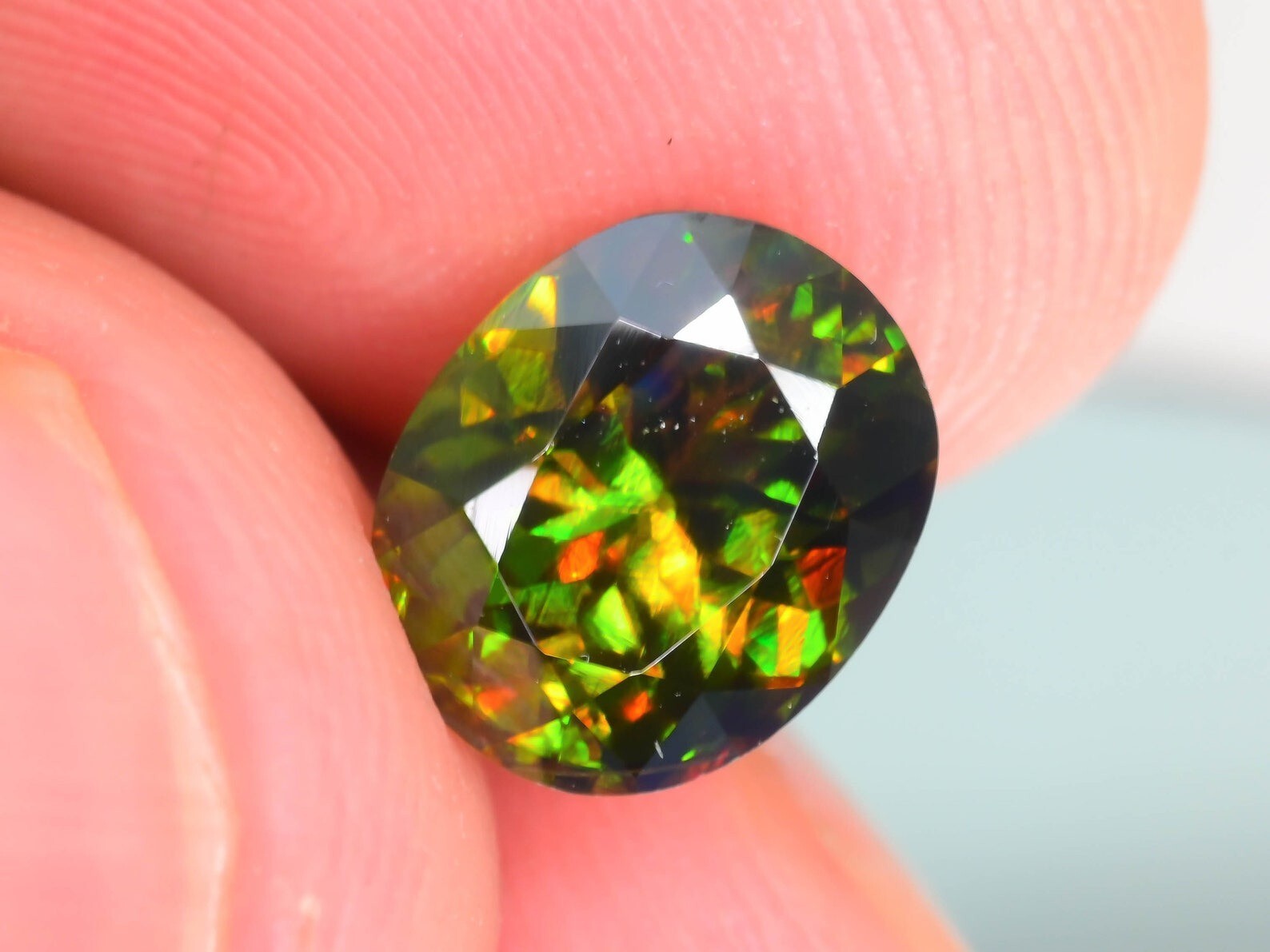4 Ct Natural Full Fire Sphene Titanite Oval Shape Gemstone For Jewellery