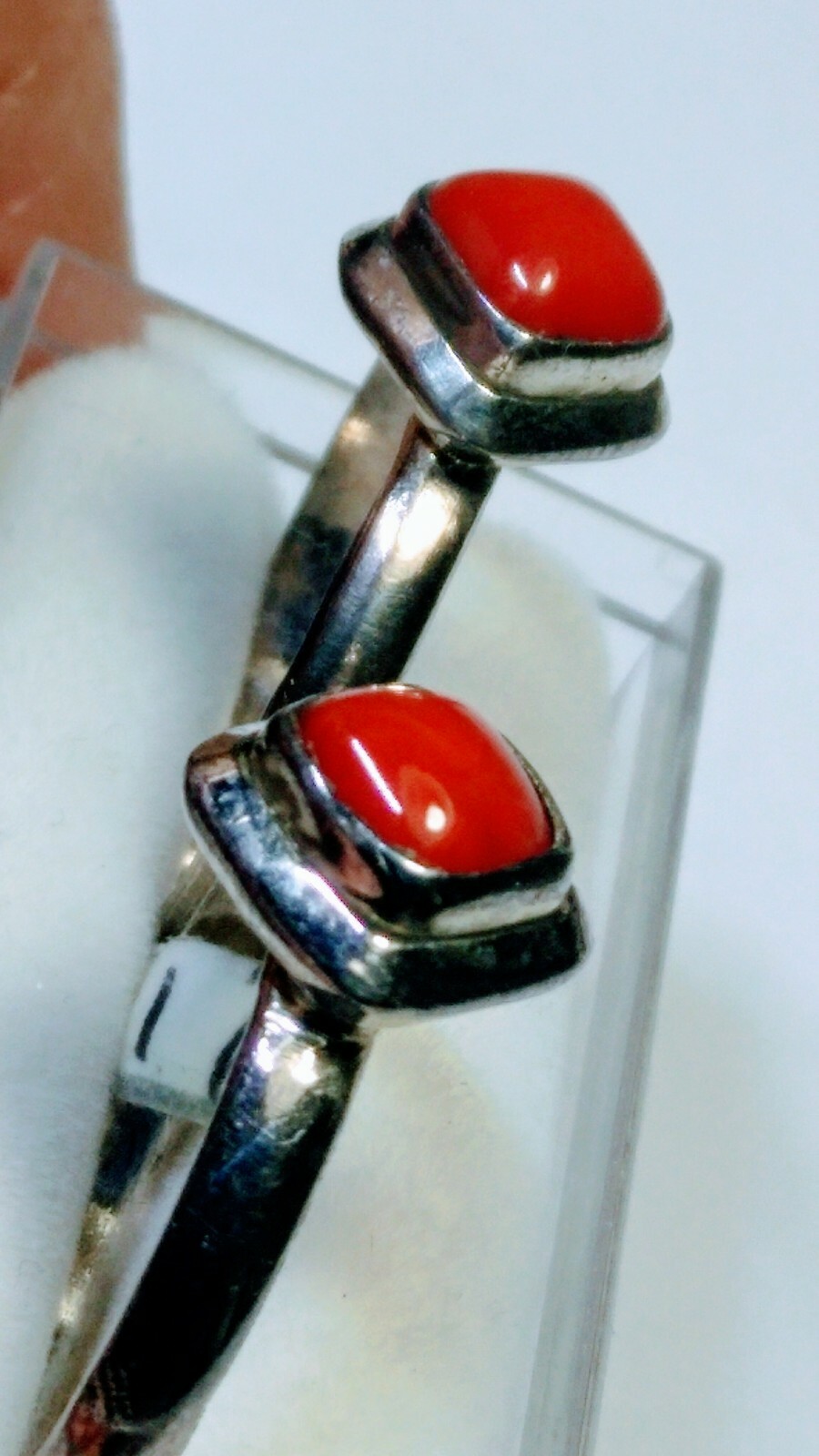 PLEASING NATURAL RED CORAL IN STERLING SILVER .925 RING SIZE BETWEEN 8.75-9.0
