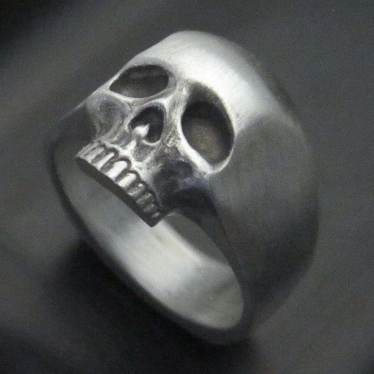 MJG STERLING SILVER KR SKULL RING. SMALL. SZ 10. 18 GRAMS. KEITH.