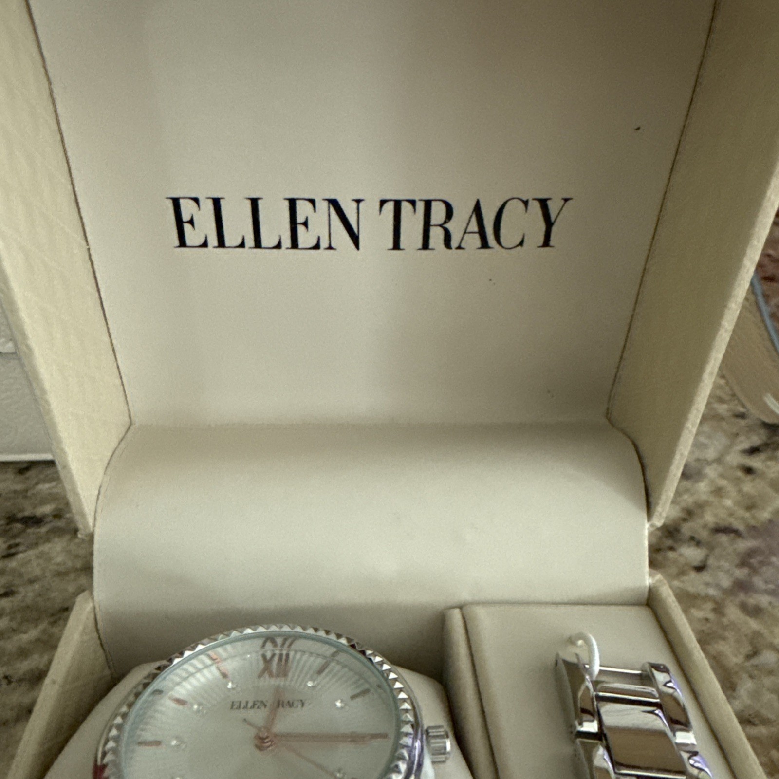 NIB Ellen Tracy Womens Watch Silver Crystal Embellished ET5249SLR New Battery
