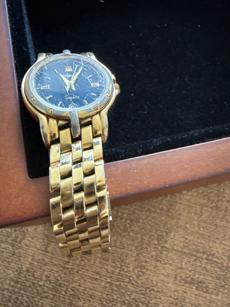 Perry Ellis America Women’s Quartz Gold Tone Watch Black Dial Date