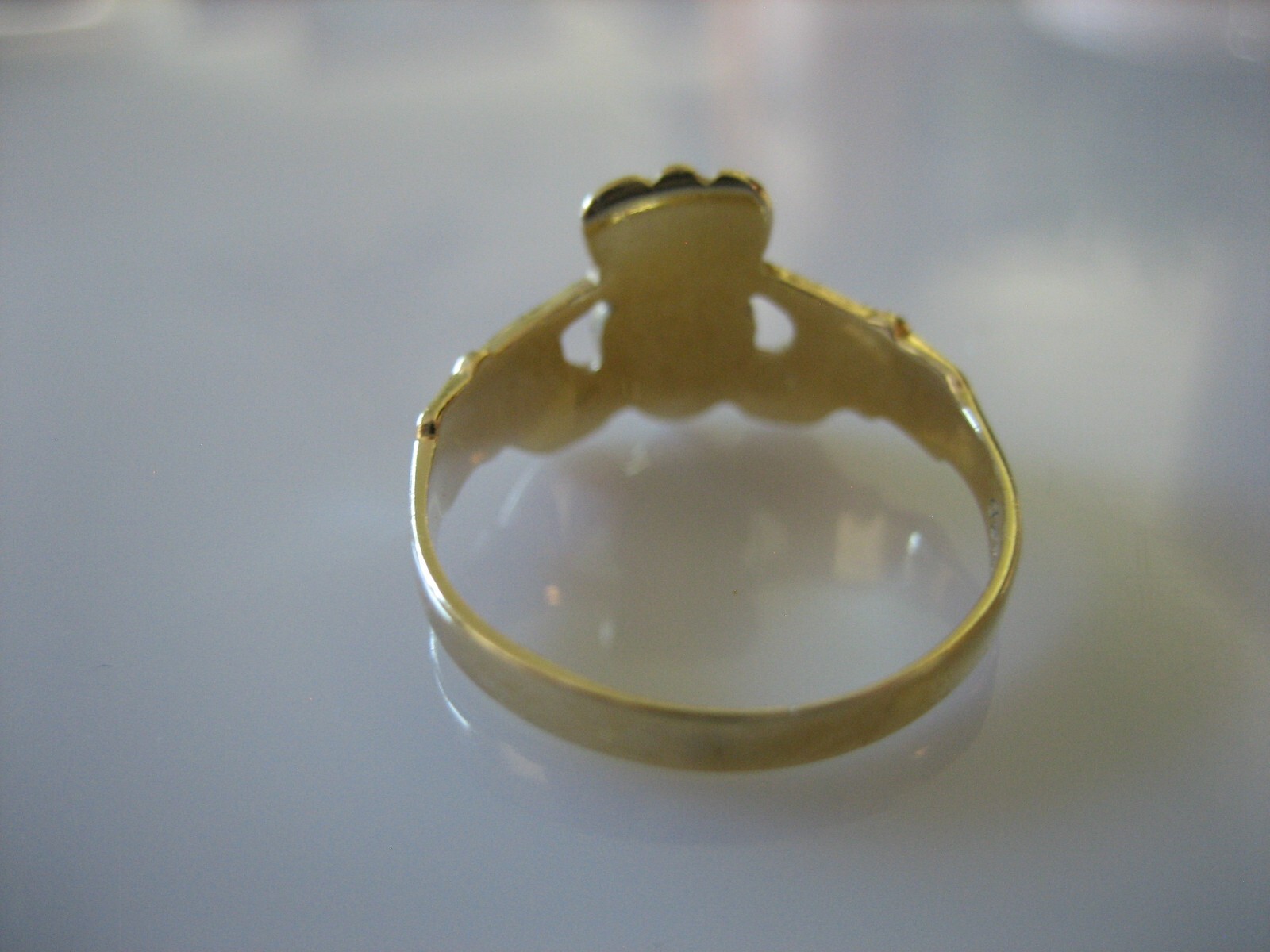 14K YELLOW GOLD HEART HANDS CROWN CLADAUGH RING 2.4 GRAMS SIZE 6