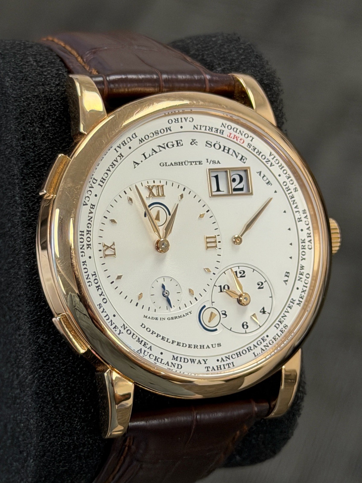 A. Lange & Söhne Lange 1 Time Zone 116.032 – 18k Pink Gold – Box & COA 2022