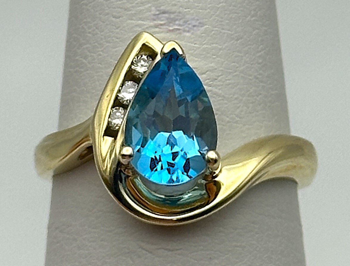 10k Gold Ring with Swiss Blue Topaz and 0.06cts of Diamonds Size: 6.75