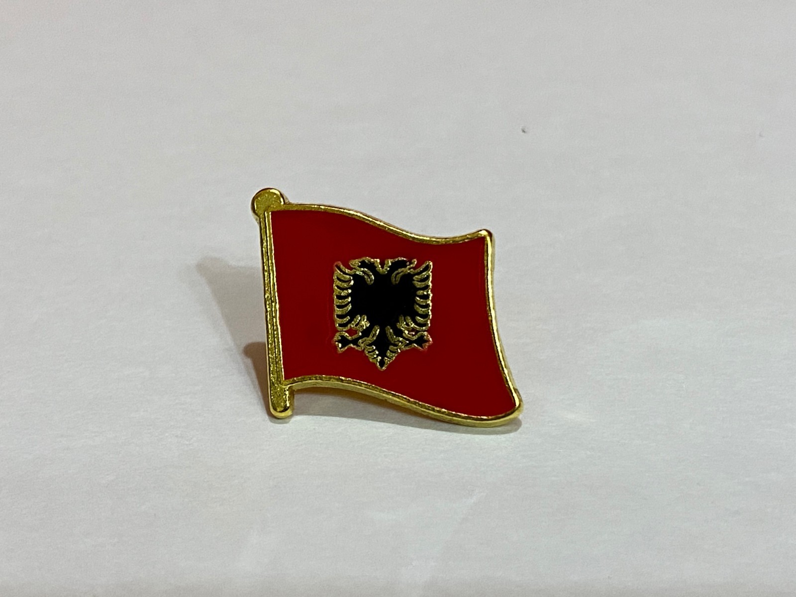 NEW ALBANIAN LAPEL PIN ALBANIA FLAG BADGE METALLIC JACKET PIN SOUVENIR FANCY