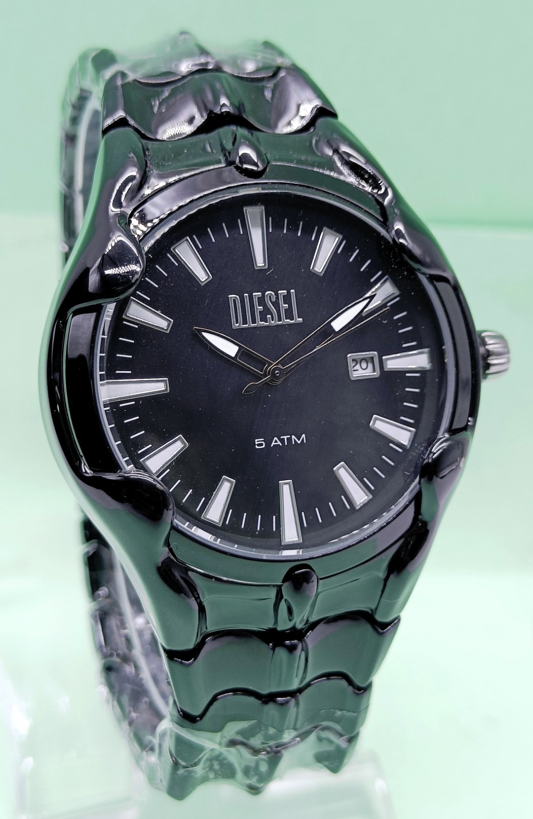 Awesome Diesel Date Indicator Analog Dial Color Black Quartz Men’s Wrist Watch