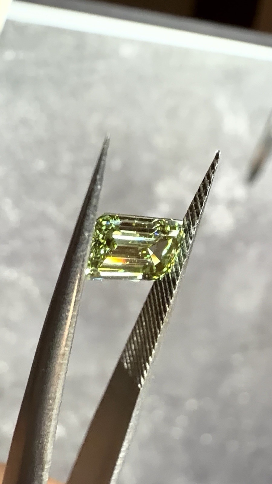 IGI Lab-Grown Emerald Cut Diamond 1.05ct Fancy Vivid Green VVS2 CVD
