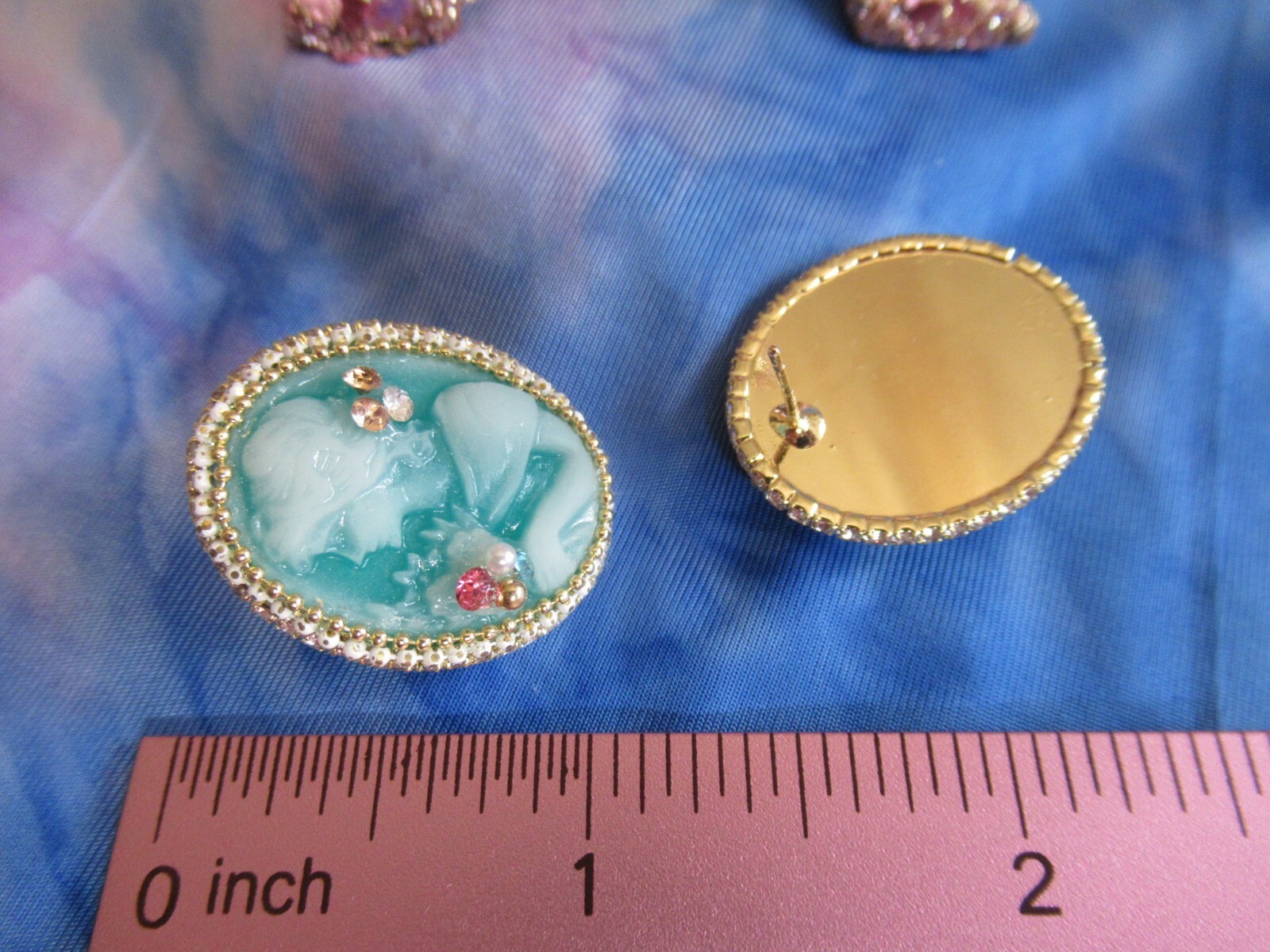 Cameo Medieval Style Blue Green Resin Rhinestone Resin Stud Earrings NEW