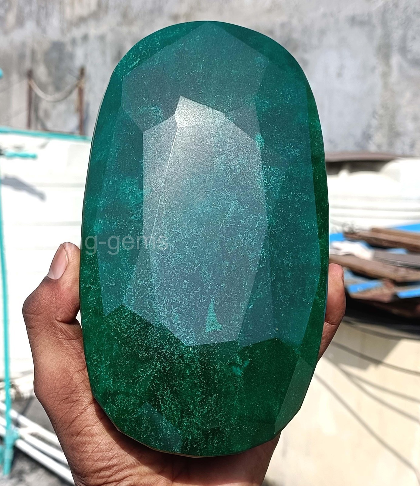 Massive 10,000 Ct Natural Emerald 2 kg Oval IGL Certified Gemstone 180×105 MM “D