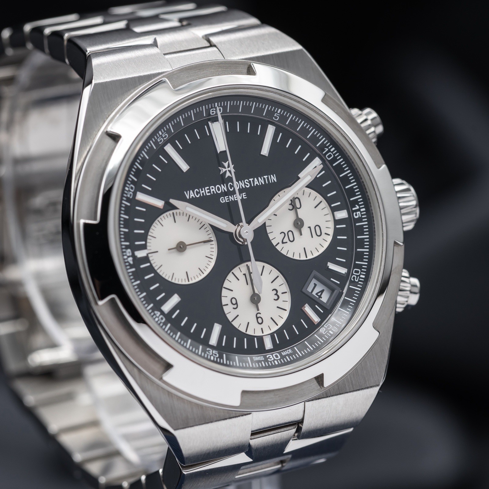 Vacheron Constantin Overseas Men’s Black Watch – 5500V/110A-B481