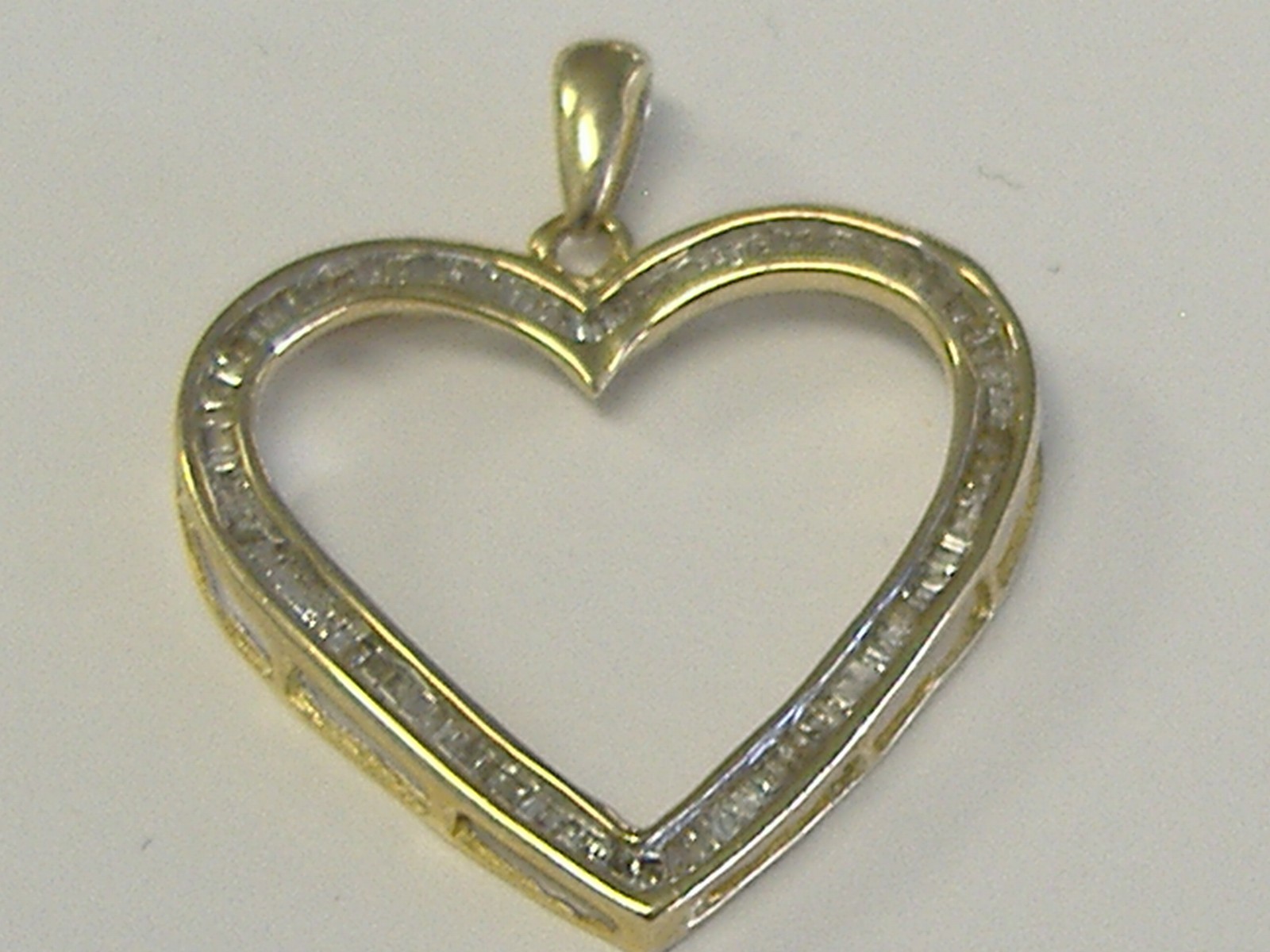 10K SOLID GOLD DIAMOND HEART BAGUETTES PENDANT APPROX. 1 CT TW. SIZE 23MM X 27MM