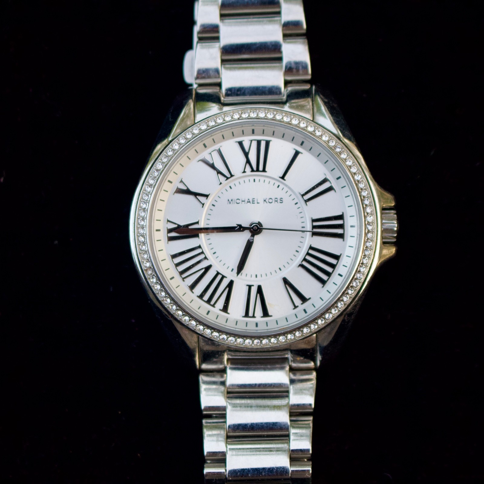 Michael Kors Silver Tone Crystal Bezel Roman Dial Women’s Watch Extra Links