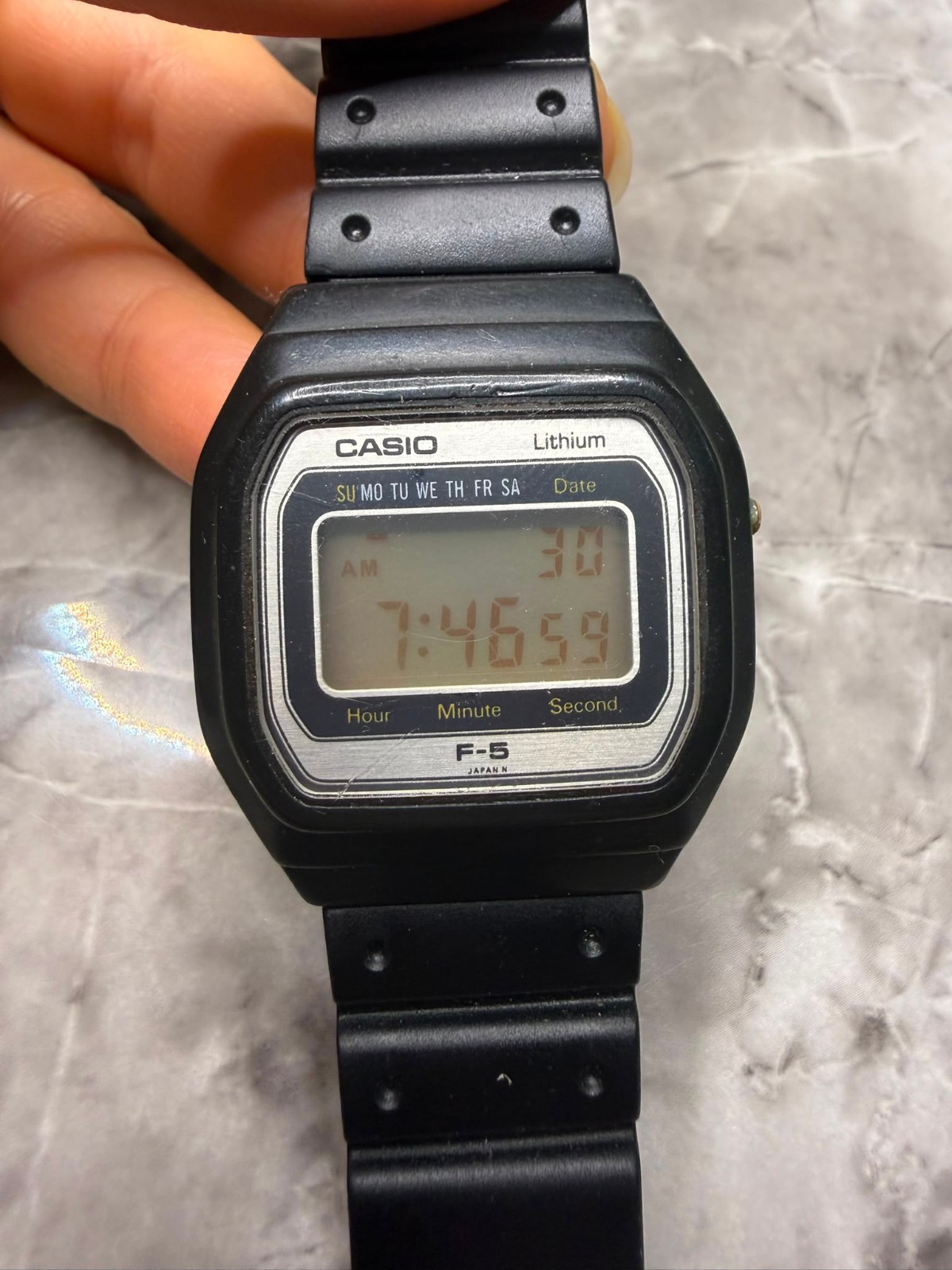Casio F-5 Digital Vintage Lithium Japan W / 1980s