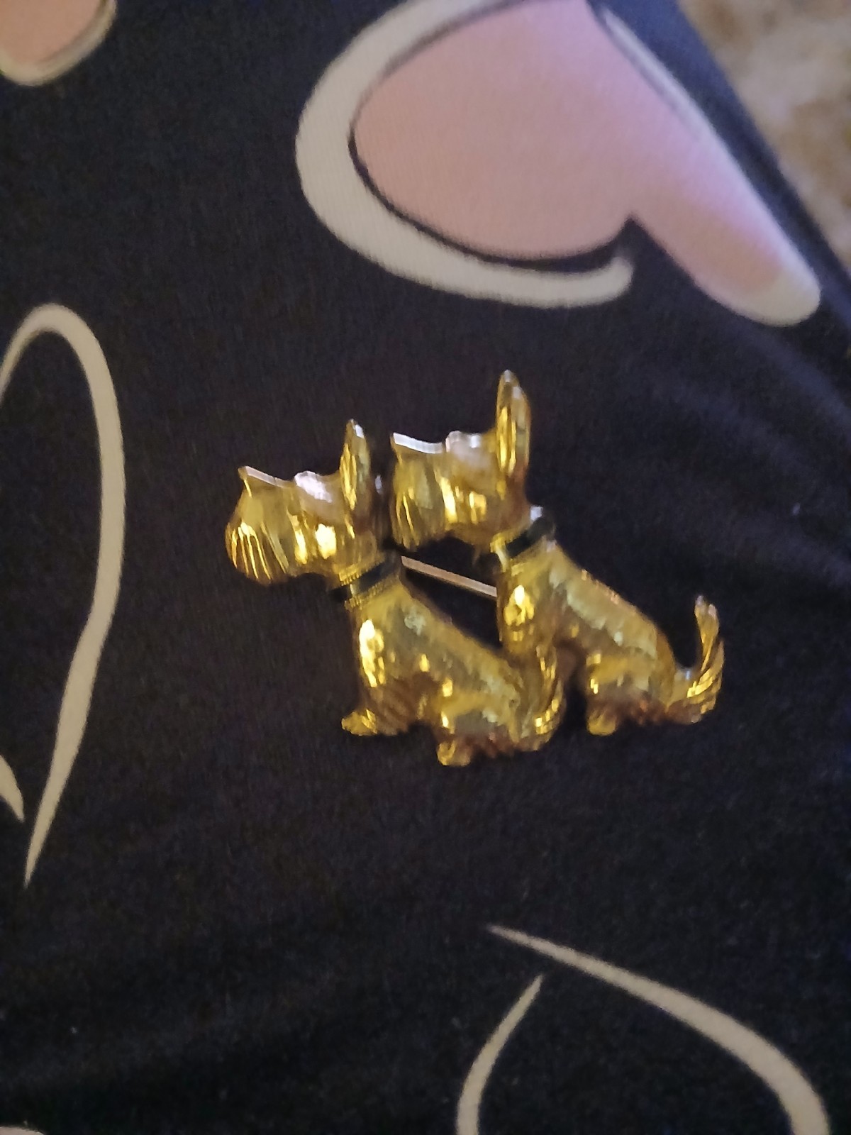 Vintage Pin Of 2 Scotties, Gold In Color With Black Collar