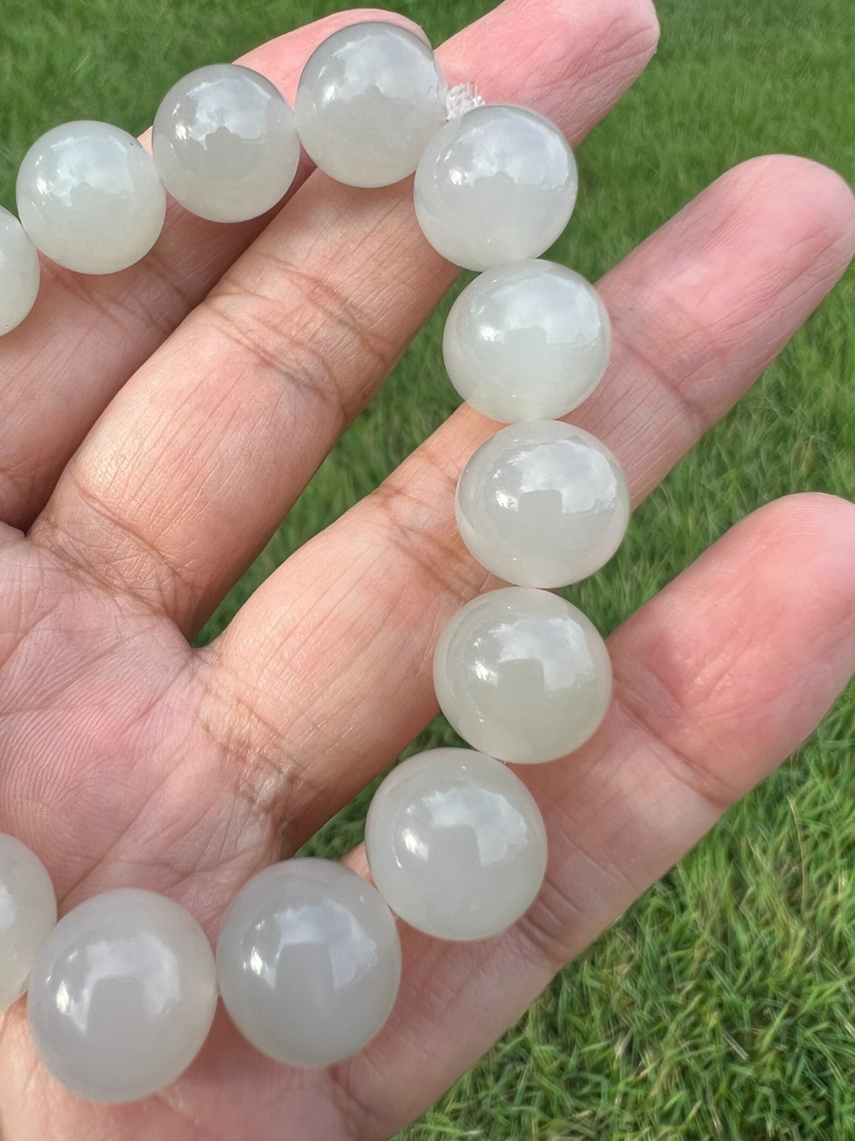 High-Quality Translucent Nephrite Jade 11.8mm Bead Bracelet H320