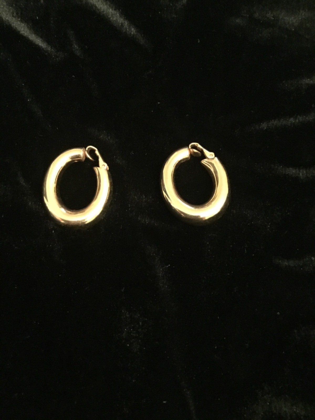 Napier vintage gold tone clip on earrings