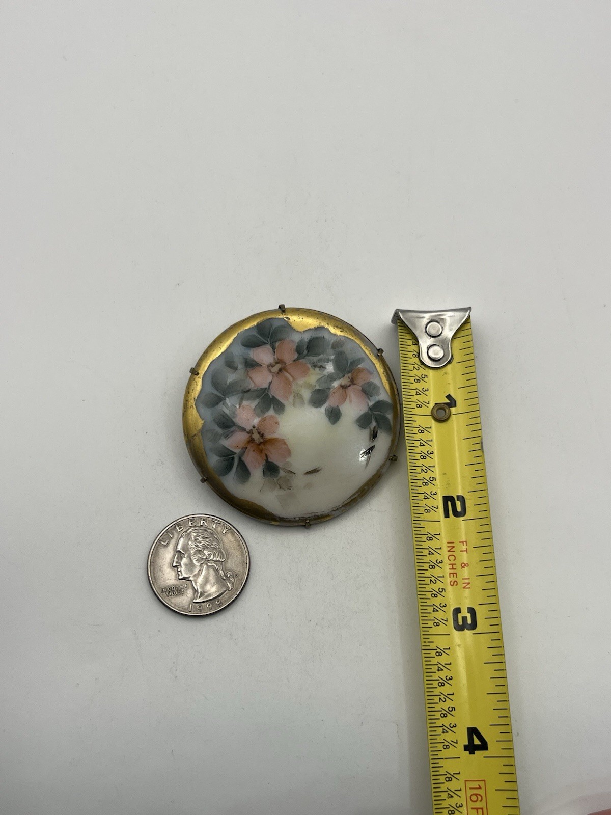 Victorian hand painted flower enamel gold tone round brooch pin ceramic antique