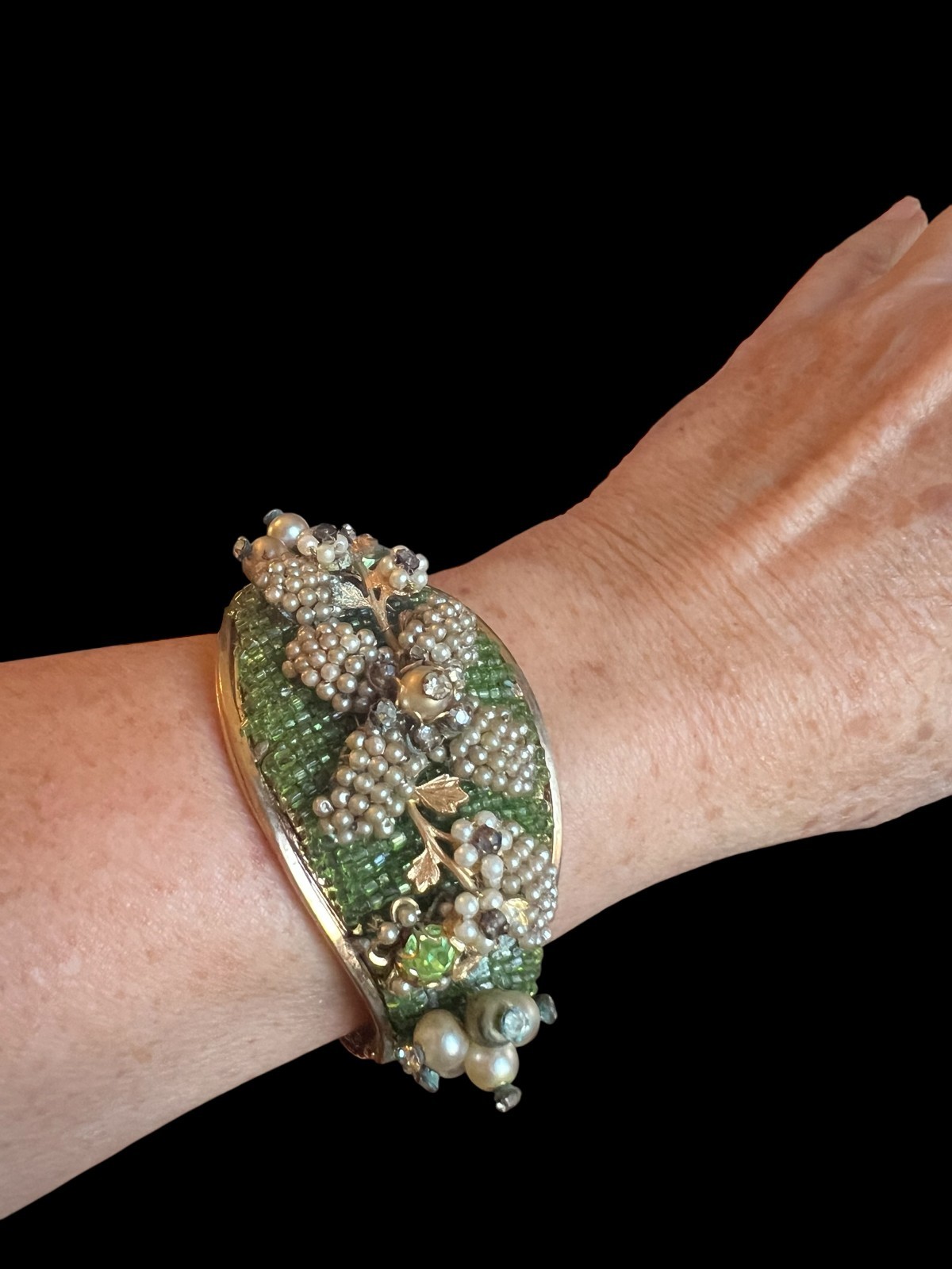 Mid 20th Century Vintage Rare DeMario-Hagler Green Glass Beads Bangle Bracelet