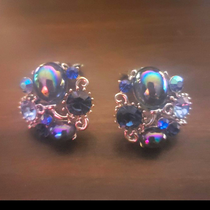 Silver Tone Round Stud Clip-On Earrings Blue Crystal Rhinestone Cluster