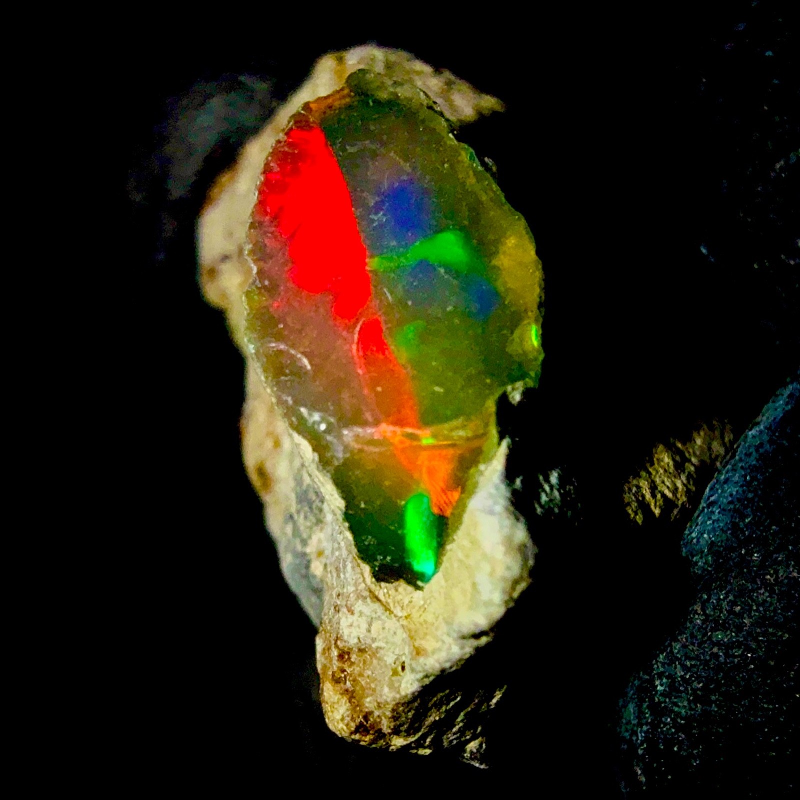 Ethiopian Opal rough, Natural opal, gemstone Black Dry Fire opal 13 Ct 20×15 mm