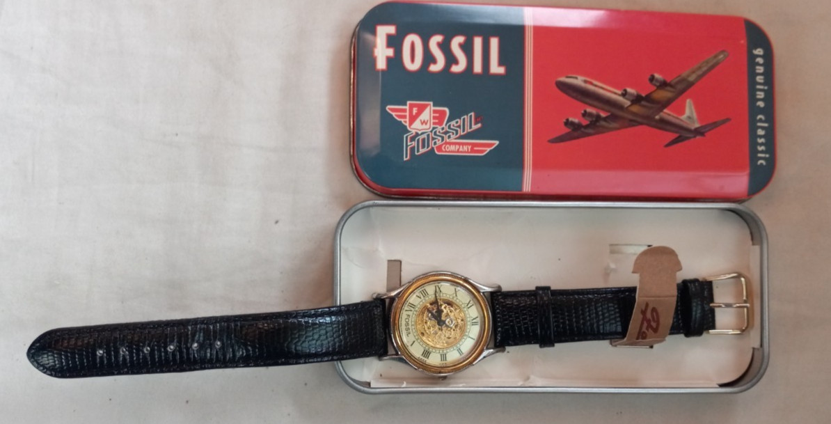 Fossil SK-5119 Wristwatch VTG 1995 Needs Battery Good Used Cond Original Tin