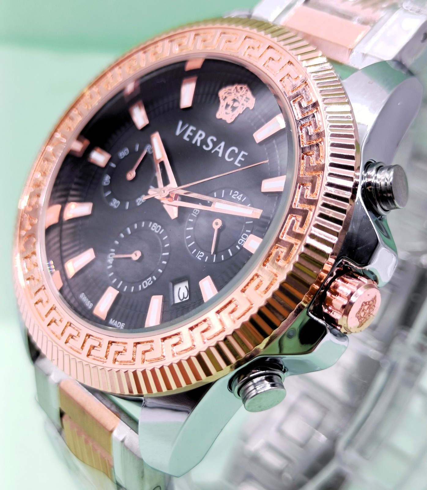 Amazing Versace Chronograph Date Indicator Quartz Analog Men’s Wrist Watch