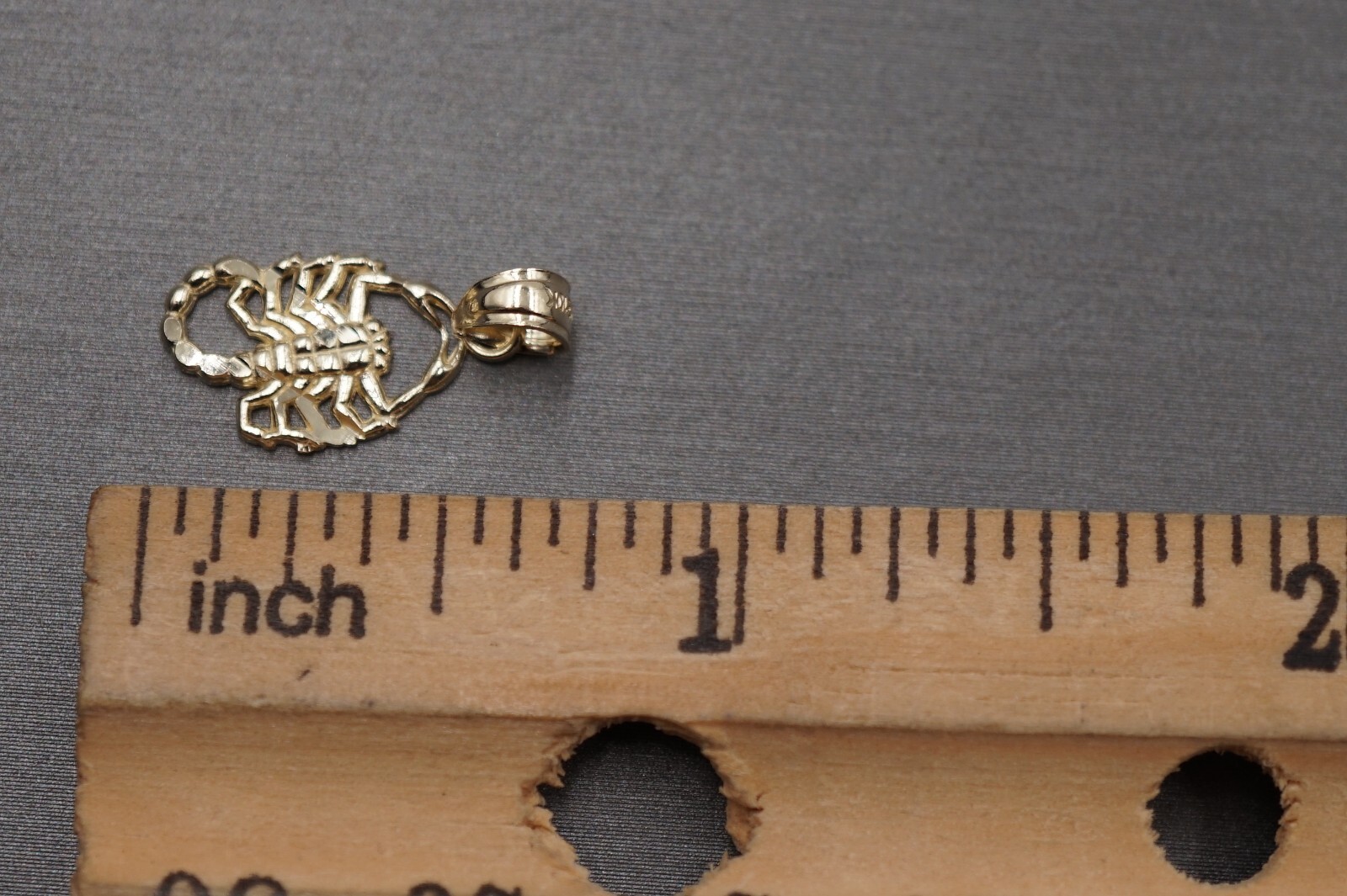 10K Solid Yellow Gold 0.75″ Tiny Diamond Cut Scorpion Charm Pendant.