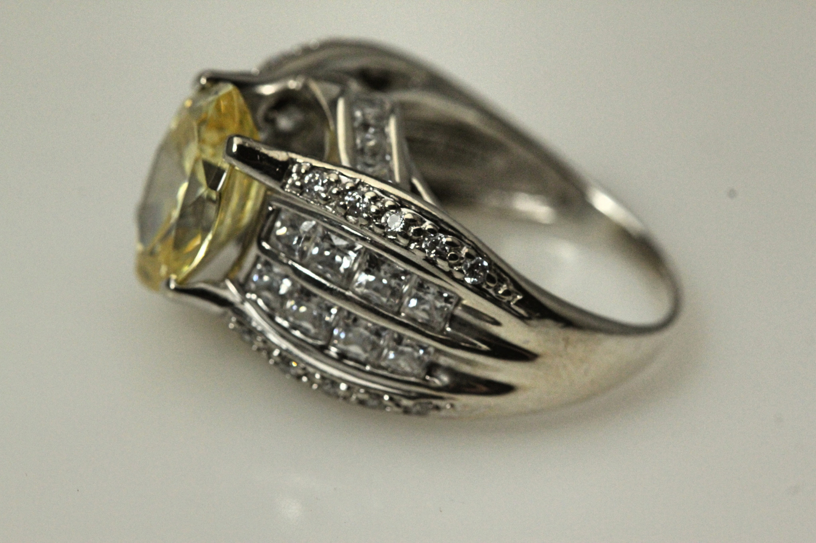 925 Sterling Silver Size 6 Yellow Stone w/ Clear Accents Ring 6.7 Gram (RIN8304)
