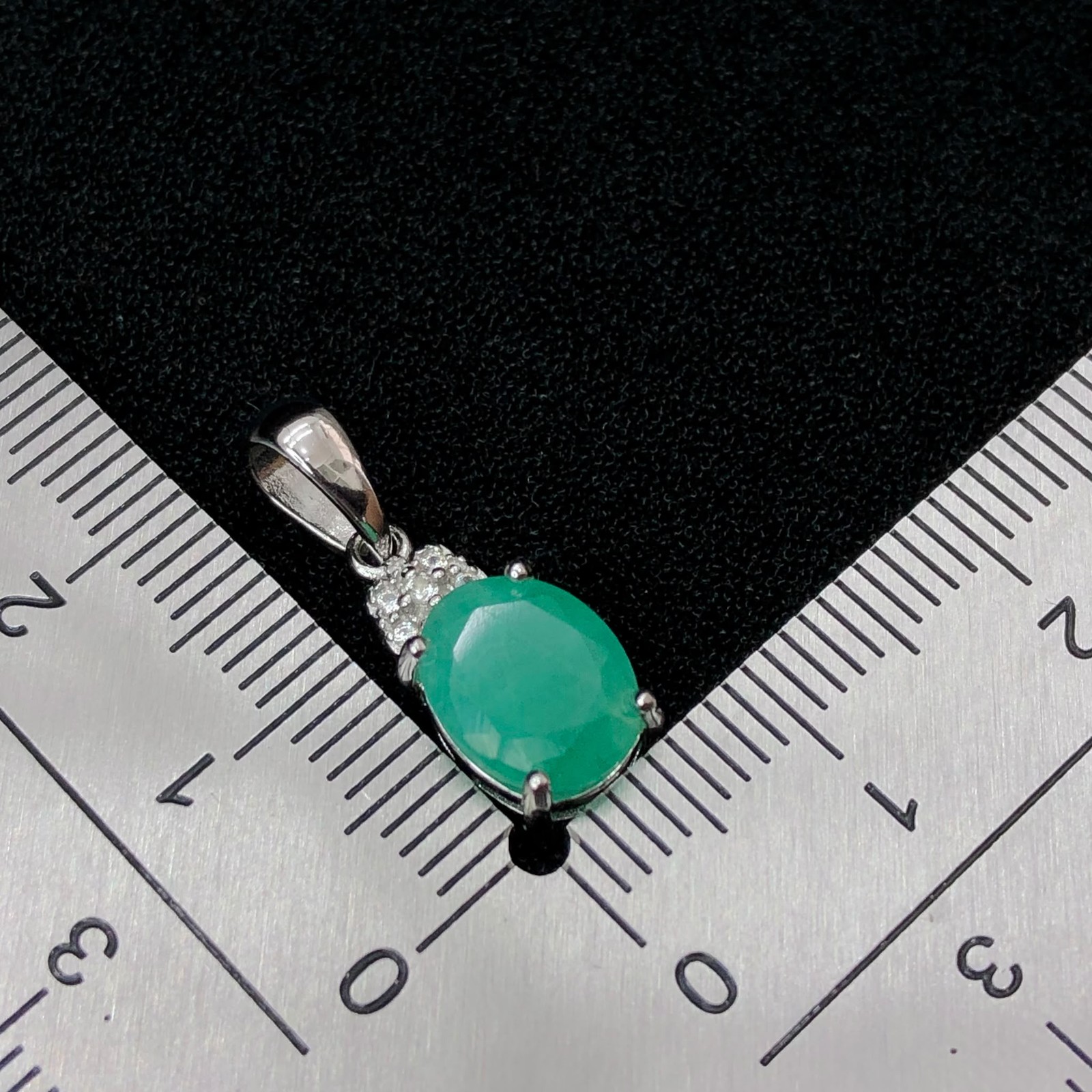 Natural Emerald Gemstone 925 Sterling Silver Pendant Oval Top Rich Green