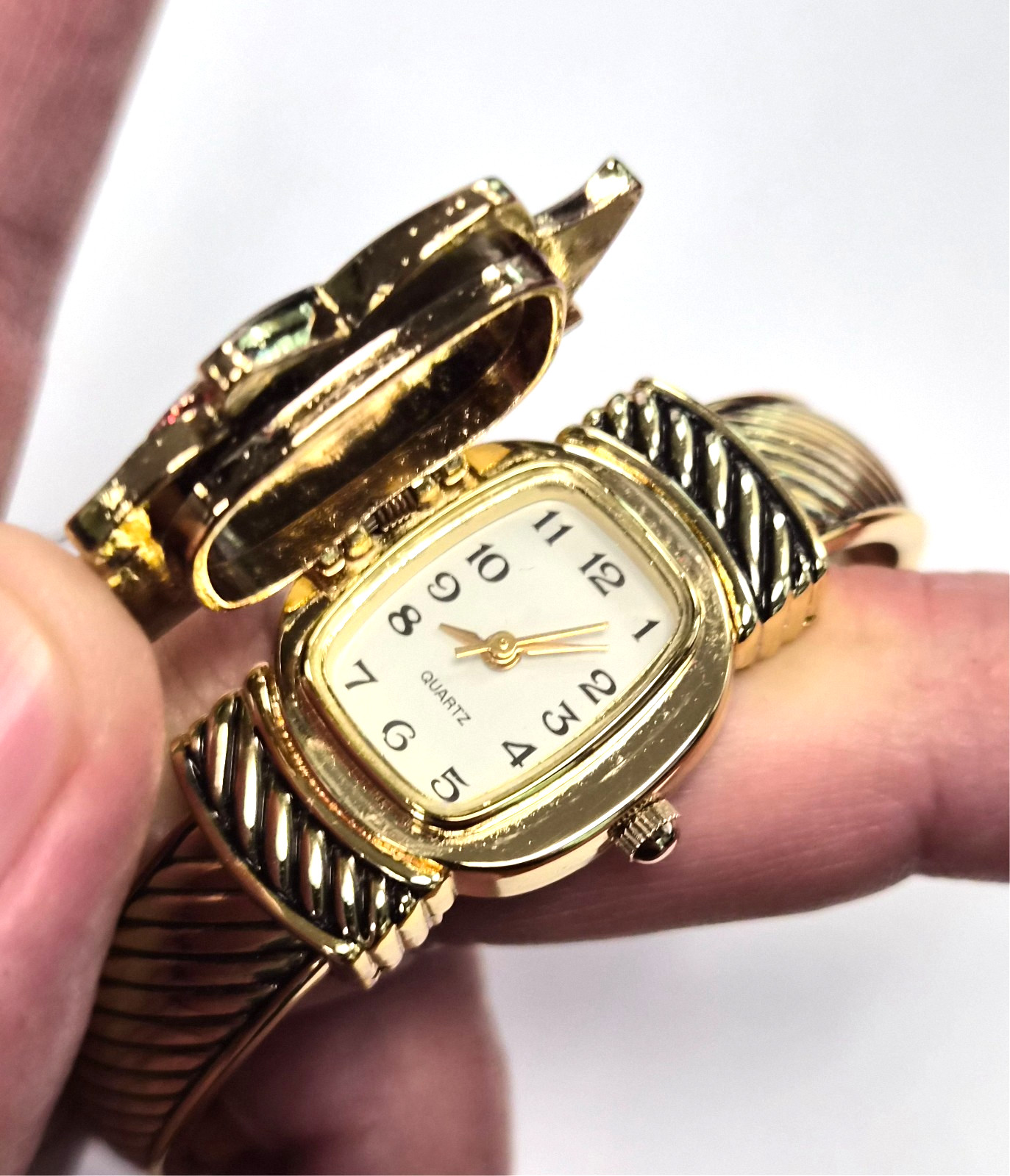 NOS Estate Macy’s Holiday Lane Christmas Poinsettia Hidden Flip Top Cuff Watch