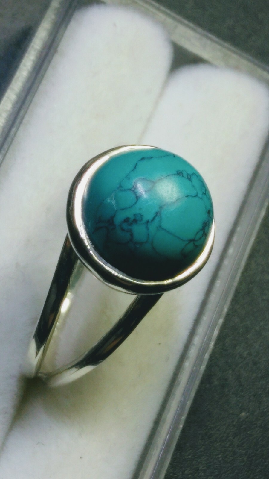 APPEALING TURQUOISE IN STERLING SILVER.925 RINGS SIZE 9.0-9.25 AND 8.25-8.5!