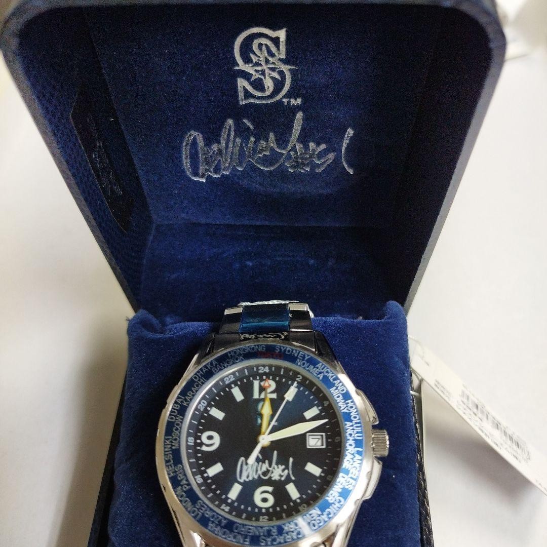 Ichiro Citizen TO 2001 Seattle Mariners Watch with Box