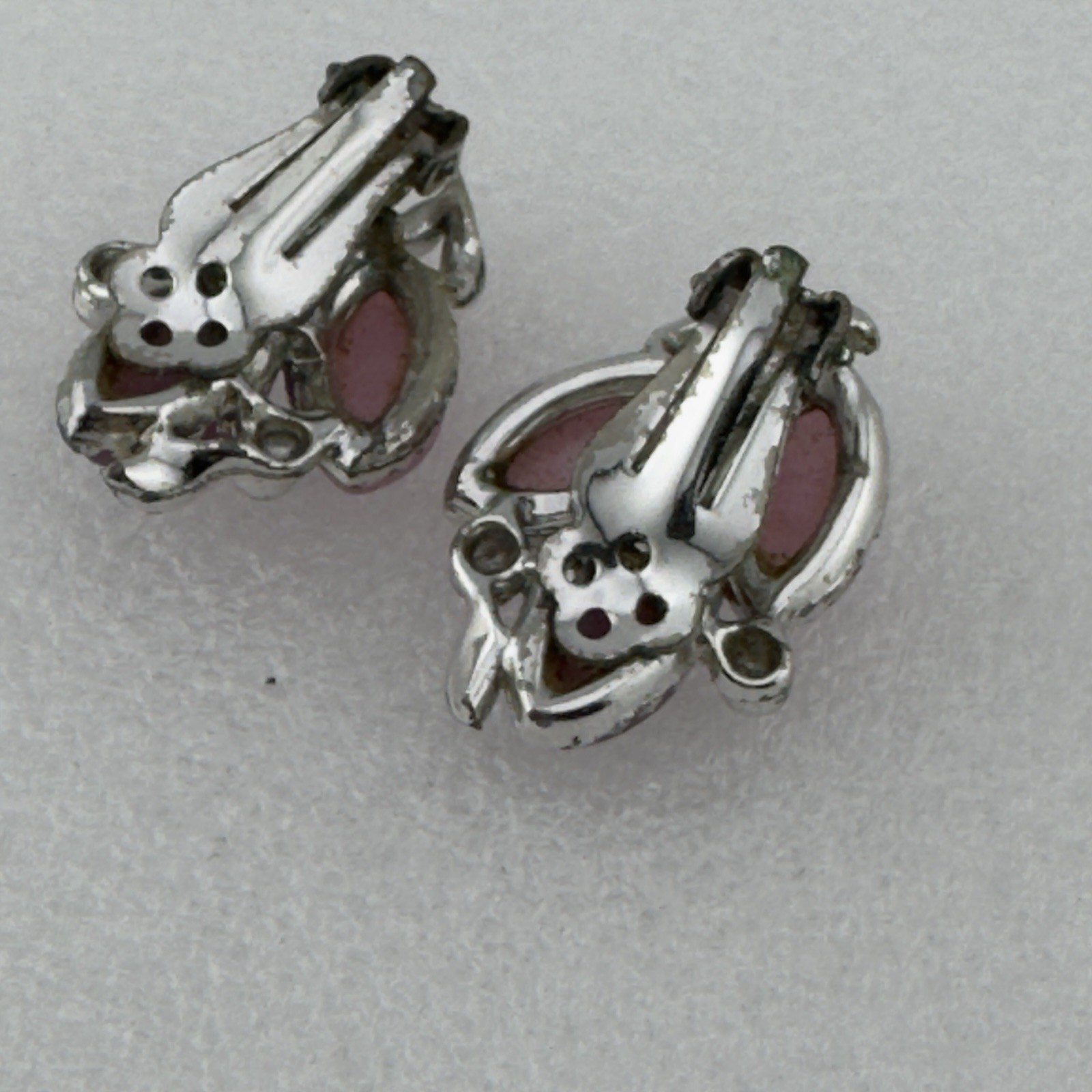 Vintage 1950s Pink Thermoset Lucite Leaf Clip-On Earrings Silver Tone Retro MCM