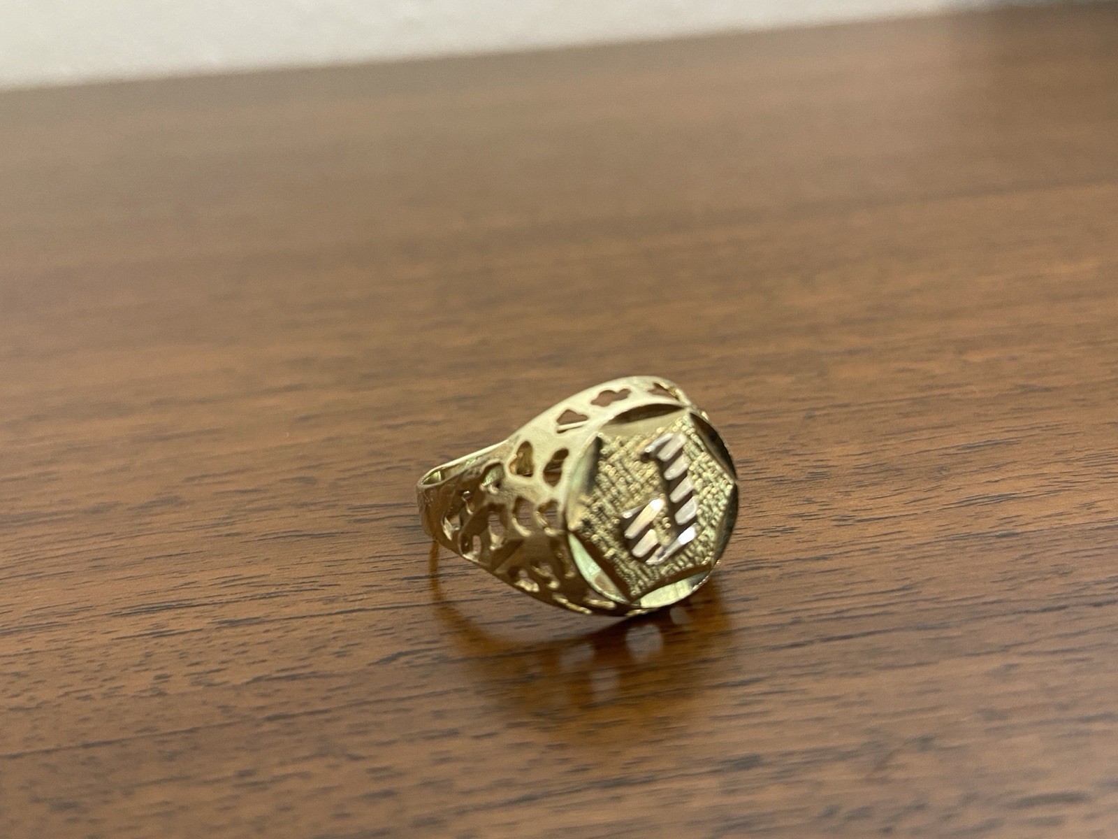 10kt GOLD MANs RING 3.9 grams Personalized J