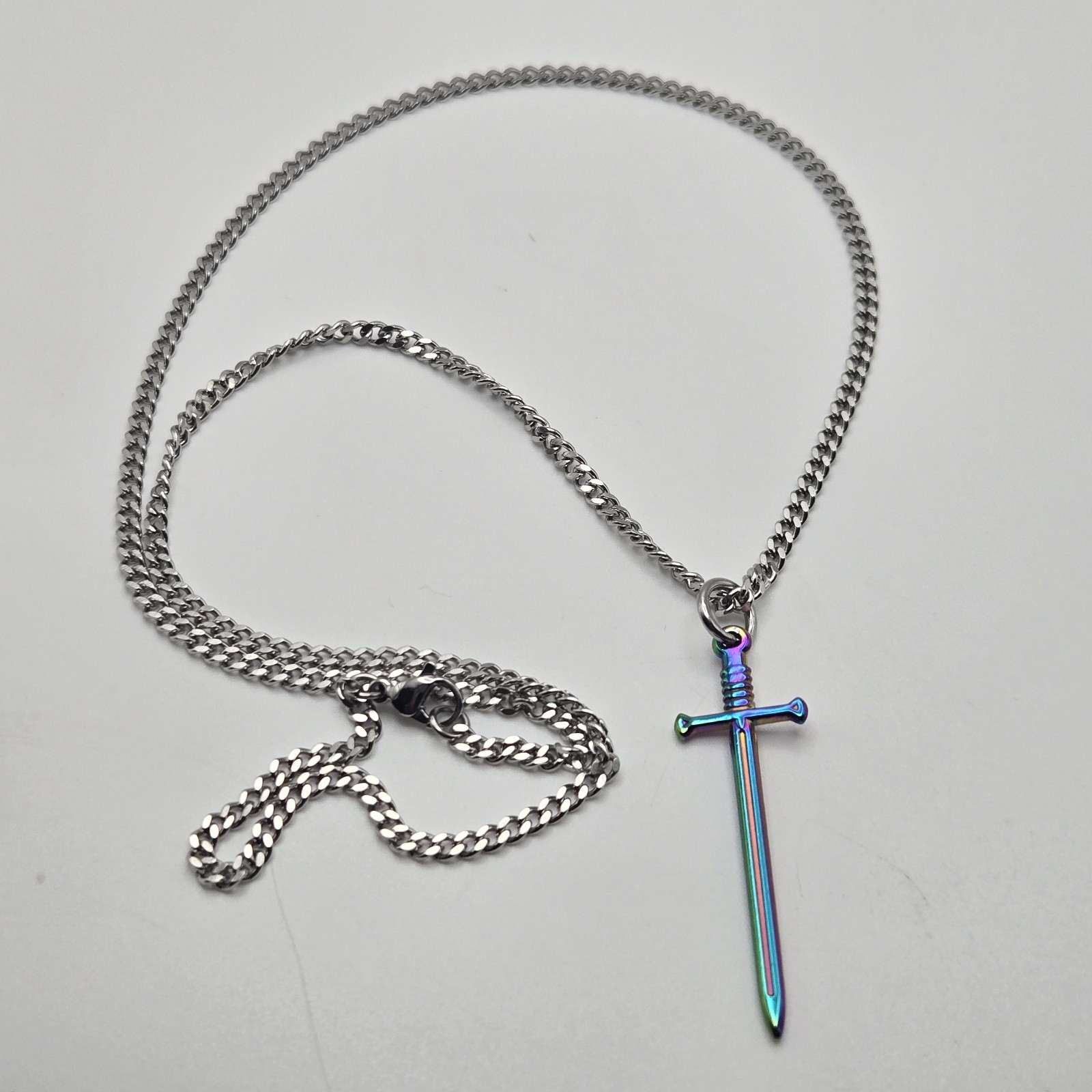 MULTI COLOR SMALL SWORD CHARM / 18″-24″ STAINLESS STEEL CURB CHAIN NECKLACE